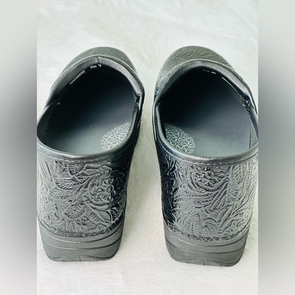 Dansko XP 2.0 Floral Tooled Women’s Work Clogs Size 40 or US size 9.5-10 - Picture 3 of 10